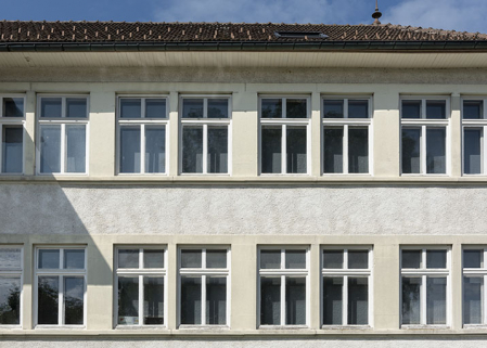 Usine : fenêtres horlogères sur la façade antérieure. © Région Bourgogne-Franche-Comté, Inventaire du patrimoine