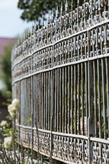 Clôture : grille, vue en enfilade. © Région Bourgogne-Franche-Comté, Inventaire du patrimoine