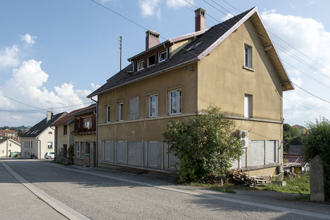 Façade antérieure, de trois quarts droite. © Région Bourgogne-Franche-Comté, Inventaire du patrimoine