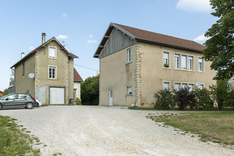 Logement de contremaître (à gauche) et atelier de fabrication. © Région Bourgogne-Franche-Comté, Inventaire du patrimoine