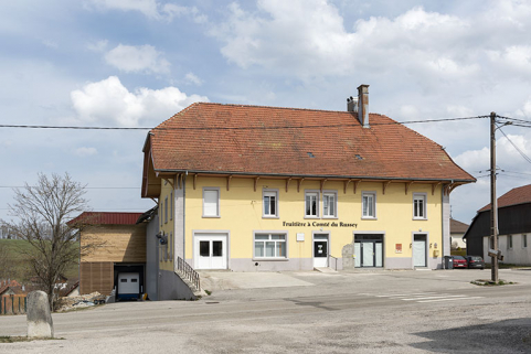 Façade antérieure, de trois quarts gauche. © Région Bourgogne-Franche-Comté, Inventaire du patrimoine