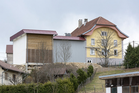 Façade latérale gauche et extension, depuis l'ouest. © Région Bourgogne-Franche-Comté, Inventaire du patrimoine