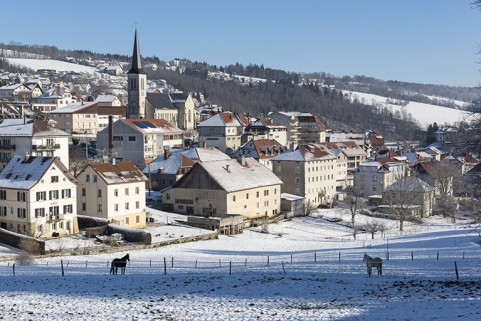 Le centre-ville et la Grande Rue, depuis le sud, en hiver (vue rapprochée). © Région Bourgogne-Franche-Comté, Inventaire du patrimoine Le centre-ville et la Grande Rue, depuis le sud, en hiver (vue rapprochée). © Région Bourgogne-Franche-Comté, Inventaire du patrimoine