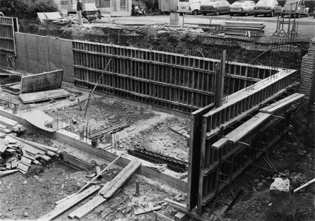 [Construction du laboratoire de métrologie, soubassement : coffrage des murs], 1981. © Région Bourgogne-Franche-Comté, Inventaire du patrimoine