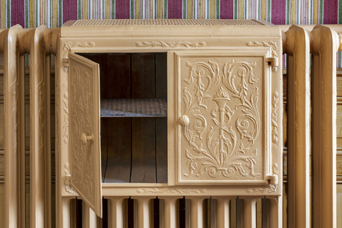 Maison, salon : chauffe-plat du radiateur. © Région Bourgogne-Franche-Comté, Inventaire du patrimoine
