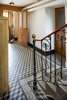 Usine : entrée et départ d'escalier. © Région Bourgogne-Franche-Comté, Inventaire du patrimoine