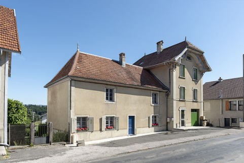 Façade antérieure, de trois quarts gauche. © Région Bourgogne-Franche-Comté, Inventaire du patrimoine
