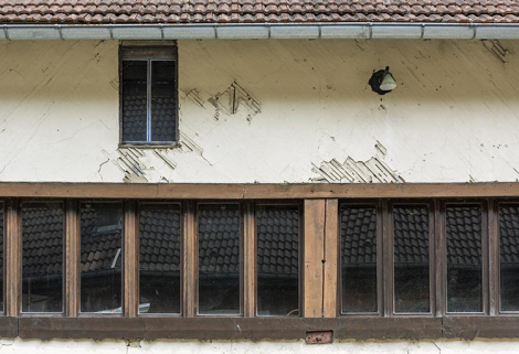 Forge (façade ouest) : fenêtres mutiples et lattis de plâtre. © Région Bourgogne-Franche-Comté, Inventaire du patrimoine
