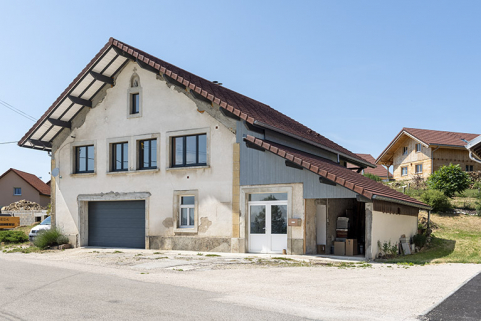 Façade antérieure, de trois quarts droite. © Région Bourgogne-Franche-Comté, Inventaire du patrimoine