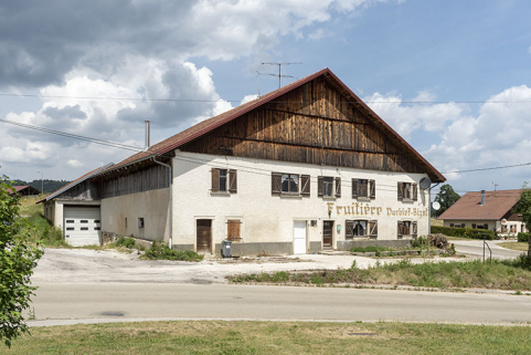 Façades antérieure et latérale gauche. © Région Bourgogne-Franche-Comté, Inventaire du patrimoine Façades antérieure et latérale gauche. © Région Bourgogne-Franche-Comté, Inventaire du patrimoine