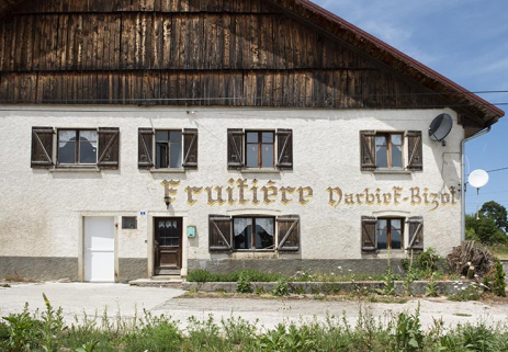 Façade antérieure : inscription. © Région Bourgogne-Franche-Comté, Inventaire du patrimoine Façade antérieure : inscription. © Région Bourgogne-Franche-Comté, Inventaire du patrimoine