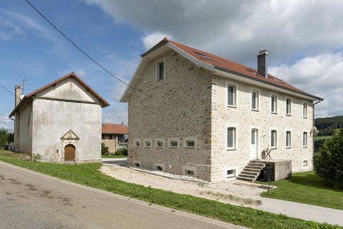 Façades postérieure et latérale droite. © Région Bourgogne-Franche-Comté, Inventaire du patrimoine Façades postérieure et latérale droite. © Région Bourgogne-Franche-Comté, Inventaire du patrimoine