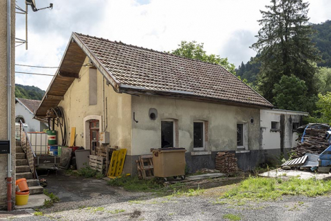 Façades antérieure et latérale droite. © Région Bourgogne-Franche-Comté, Inventaire du patrimoine Façades antérieure et latérale droite. © Région Bourgogne-Franche-Comté, Inventaire du patrimoine