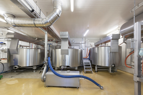 Intérieur de l'atelier de fabrication : les cuves. © Région Bourgogne-Franche-Comté, Inventaire du patrimoine Intérieur de l'atelier de fabrication : les cuves. © Région Bourgogne-Franche-Comté, Inventaire du patrimoine