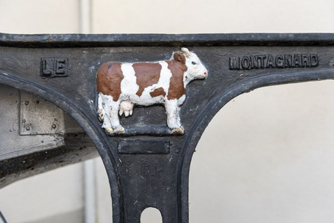 Vache et marque Le Montagnard. © Région Bourgogne-Franche-Comté, Inventaire du patrimoine Vache et marque Le Montagnard. © Région Bourgogne-Franche-Comté, Inventaire du patrimoine