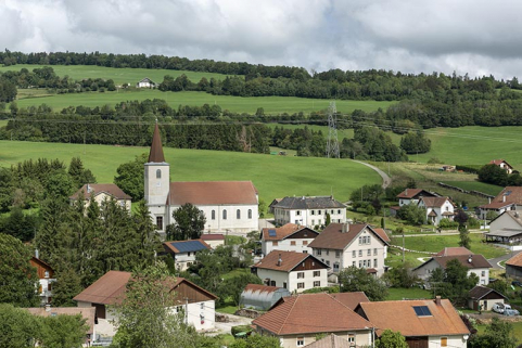 Vue d'ensemble du village et de la fromagerie, depuis le sud. © Région Bourgogne-Franche-Comté, Inventaire du patrimoine Vue d'ensemble du village et de la fromagerie, depuis le sud. © Région Bourgogne-Franche-Comté, Inventaire du patrimoine