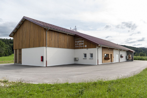 Façades antérieure et latérale gauche. © Région Bourgogne-Franche-Comté, Inventaire du patrimoine Façades antérieure et latérale gauche. © Région Bourgogne-Franche-Comté, Inventaire du patrimoine