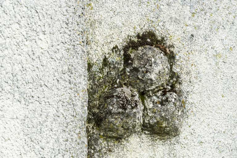 Bâtiment de 1723, façade latérale gauche : boules apotropaïques. © Région Bourgogne-Franche-Comté, Inventaire du patrimoine Bâtiment de 1723, façade latérale gauche : boules apotropaïques. © Région Bourgogne-Franche-Comté, Inventaire du patrimoine