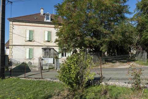 Logement Hugoniot : façade latérale droite. © Région Bourgogne-Franche-Comté, Inventaire du patrimoine Logement Hugoniot : façade latérale droite. © Région Bourgogne-Franche-Comté, Inventaire du patrimoine