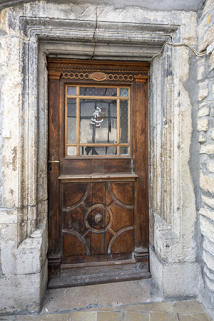 Façade sur la Grande Rue : baie dans la véranda, à encadrement mouluré et portant la date 1777. © Région Bourgogne-Franche-Comté, Inventaire du patrimoine Façade sur la Grande Rue : baie dans la véranda, à encadrement mouluré et portant la date 1777. © Région Bourgogne-Franche-Comté, Inventaire du patrimoine