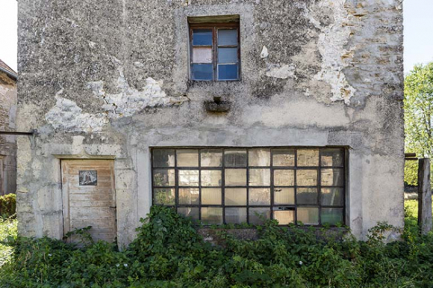 Forge, façade antérieure : porte et fenêtres. © Région Bourgogne-Franche-Comté, Inventaire du patrimoine Forge, façade antérieure : porte et fenêtres. © Région Bourgogne-Franche-Comté, Inventaire du patrimoine