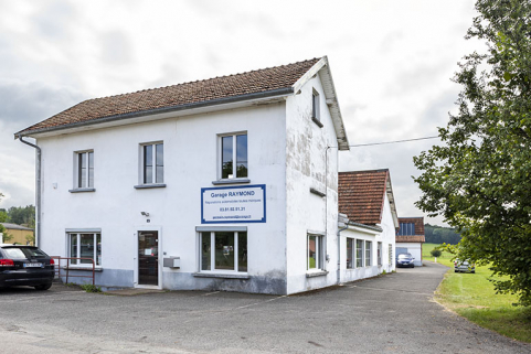 Bâtiments nord : façade antérieure, de trois quarts droite. © Région Bourgogne-Franche-Comté, Inventaire du patrimoine