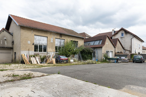 Usine : façade antérieure des ateliers, depuis la cour (à l'ouest). © Région Bourgogne-Franche-Comté, Inventaire du patrimoine