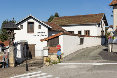 Usine d'outillage (actuel musée de la Pince), 12 rue de la Pommeraie. © Région Bourgogne-Franche-Comté, Inventaire du patrimoine Usine d'outillage (actuel musée de la Pince), 12 rue de la Pommeraie. © Région Bourgogne-Franche-Comté, Inventaire du patrimoine