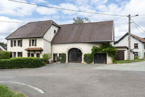 Vue d'ensemble, de trois quarts droite. © Région Bourgogne-Franche-Comté, Inventaire du patrimoine
