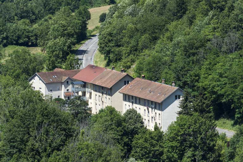Vue d'ensemble plongeante rapprochée, depuis le sud-est. © Région Bourgogne-Franche-Comté, Inventaire du patrimoine Vue d'ensemble plongeante rapprochée, depuis le sud-est. © Région Bourgogne-Franche-Comté, Inventaire du patrimoine