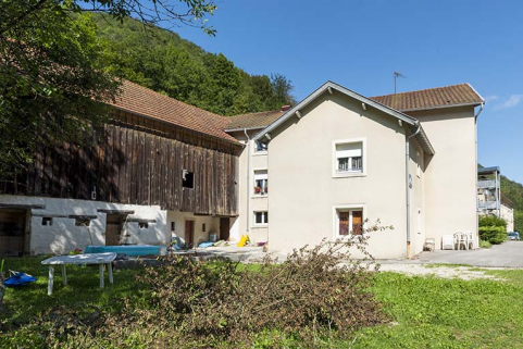 Façade postérieure de l'écurie et la grange à gauche, de la maison à droite. © Région Bourgogne-Franche-Comté, Inventaire du patrimoine Façade postérieure de l'écurie et la grange à gauche, de la maison à droite. © Région Bourgogne-Franche-Comté, Inventaire du patrimoine