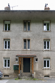 Immeuble, façade antérieure : entrée du n° 10. © Région Bourgogne-Franche-Comté, Inventaire du patrimoine Immeuble, façade antérieure : entrée du n° 10. © Région Bourgogne-Franche-Comté, Inventaire du patrimoine