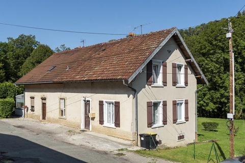 Maison aux n° 119 et 120 (cadastrée AD 113, 119 et 120) : façade antérieure, de trois quarts droite. © Région Bourgogne-Franche-Comté, Inventaire du patrimoine Maison aux n° 119 et 120 (cadastrée AD 113, 119 et 120) : façade antérieure, de trois quarts droite. © Région Bourgogne-Franche-Comté, Inventaire du patrimoine