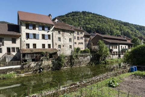 Vue d'ensemble, depuis le nord-ouest. Bâtiments place du Chapître et 2 impasse de la Tannerie à gauche, tannerie à droite. © Région Bourgogne-Franche-Comté, Inventaire du patrimoine