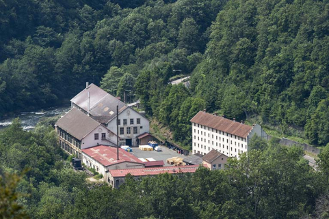 Vue d'ensemble plongeante rapprochée, depuis le nord-est. © Région Bourgogne-Franche-Comté, Inventaire du patrimoine Vue d'ensemble plongeante rapprochée, depuis le nord-est. © Région Bourgogne-Franche-Comté, Inventaire du patrimoine