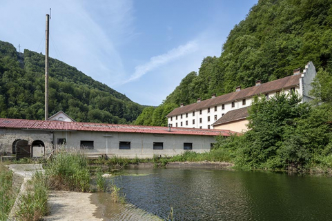 Bâtiment d'eau et entrepôt industriel, depuis l'amont (façade postérieure). © Région Bourgogne-Franche-Comté, Inventaire du patrimoine
