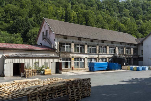 Atelier de fabrication (ancienne tréfilerie) : façade antérieure, de trois quarts gauche. © Région Bourgogne-Franche-Comté, Inventaire du patrimoine