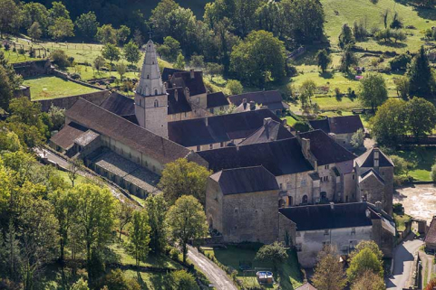 Vue  de l'abbaye  depuis Granges-sur-Baume. © Région Bourgogne-Franche-Comté, Inventaire du patrimoine