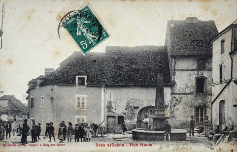 Rue de la Croix de pierre, carte postale. © Région Bourgogne-Franche-Comté, Inventaire du patrimoine Rue de la Croix de pierre, carte postale. © Région Bourgogne-Franche-Comté, Inventaire du patrimoine