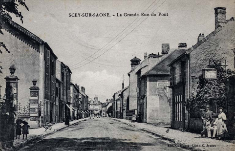 Vue d'ensemble de la rue, du sud vers le nord. © Région Bourgogne-Franche-Comté, Inventaire du patrimoine Vue d'ensemble de la rue, du sud vers le nord. © Région Bourgogne-Franche-Comté, Inventaire du patrimoine