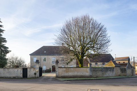 Vue générale depuis la route de Ferrières. © Région Bourgogne-Franche-Comté, Inventaire du patrimoine Vue générale depuis la route de Ferrières. © Région Bourgogne-Franche-Comté, Inventaire du patrimoine