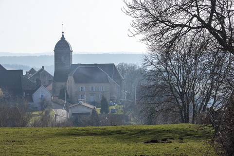 Vue sur l'église et l'ancien presytère depuis le nord. © Région Bourgogne-Franche-Comté, Inventaire du patrimoine Vue sur l'église et l'ancien presytère depuis le nord. © Région Bourgogne-Franche-Comté, Inventaire du patrimoine