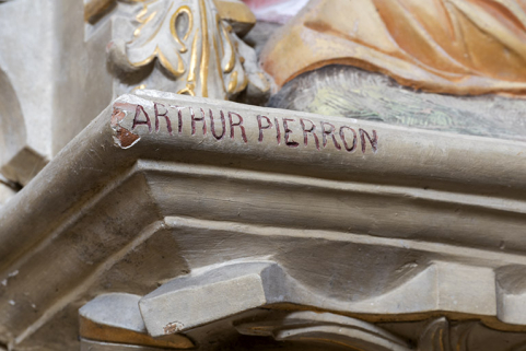 Détail de signature du chemin de croix. (Arthur Pierron : 1840-1906) © Région Bourgogne-Franche-Comté, Inventaire du patrimoine Détail de signature du chemin de croix. (Arthur Pierron : 1840-1906) © Région Bourgogne-Franche-Comté, Inventaire du patrimoine
