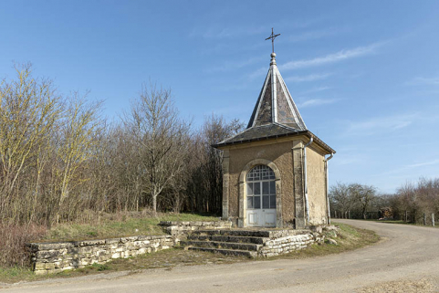 Vue de trois quart depuis l'ouest. © Région Bourgogne-Franche-Comté, Inventaire du patrimoine Vue de trois quart depuis l'ouest. © Région Bourgogne-Franche-Comté, Inventaire du patrimoine