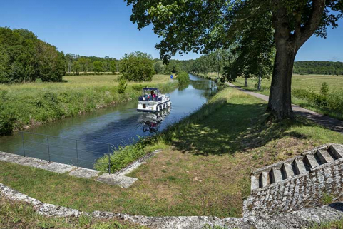 Vue depuis la porte de garde. © Région Bourgogne-Franche-Comté, Inventaire du patrimoine Vue depuis la porte de garde. © Région Bourgogne-Franche-Comté, Inventaire du patrimoine