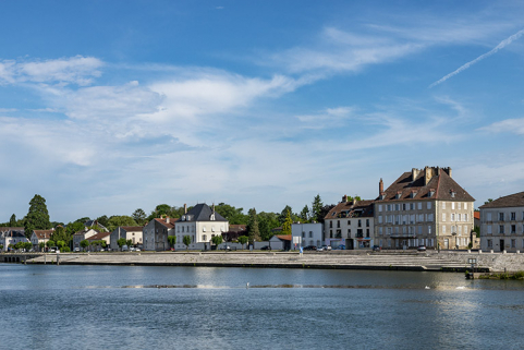 Le quai Villeneuve avec les maisons des négociants. © Région Bourgogne-Franche-Comté, Inventaire du patrimoine