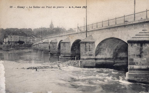 Gray - La Saône au Pont de Pierre, carte postale. © Région Bourgogne-Franche-Comté, Inventaire du patrimoine Gray - La Saône au Pont de Pierre, carte postale. © Région Bourgogne-Franche-Comté, Inventaire du patrimoine