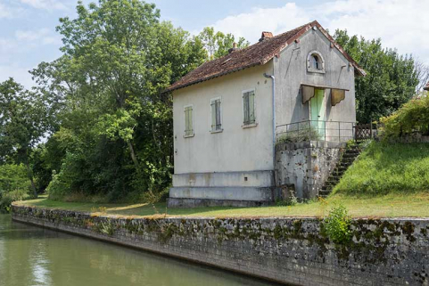 Maison de la porte de garde. © Région Bourgogne-Franche-Comté, Inventaire du patrimoine Maison de la porte de garde. © Région Bourgogne-Franche-Comté, Inventaire du patrimoine