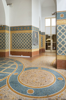 Vue depuis le vestibule en direction du couloir ouest. © Région Bourgogne-Franche-Comté, Inventaire du patrimoine Vue depuis le vestibule en direction du couloir ouest. © Région Bourgogne-Franche-Comté, Inventaire du patrimoine