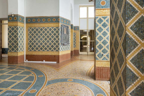Vue depuis le vestibule en direction du couloir ouest. © Région Bourgogne-Franche-Comté, Inventaire du patrimoine Vue depuis le vestibule en direction du couloir ouest. © Région Bourgogne-Franche-Comté, Inventaire du patrimoine